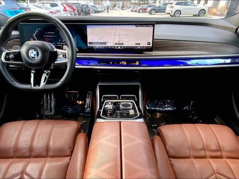 Certified 2023 BMW 760i xDrive image 15