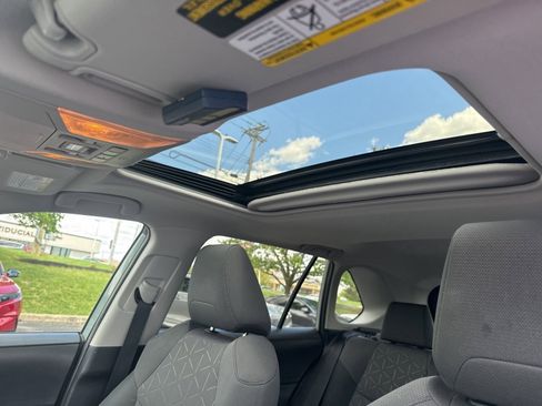 Used 2020 Toyota RAV4 XLE w/ Convenience Package image 4