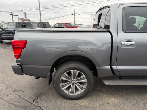 Used 2018 Nissan Titan SL image 41