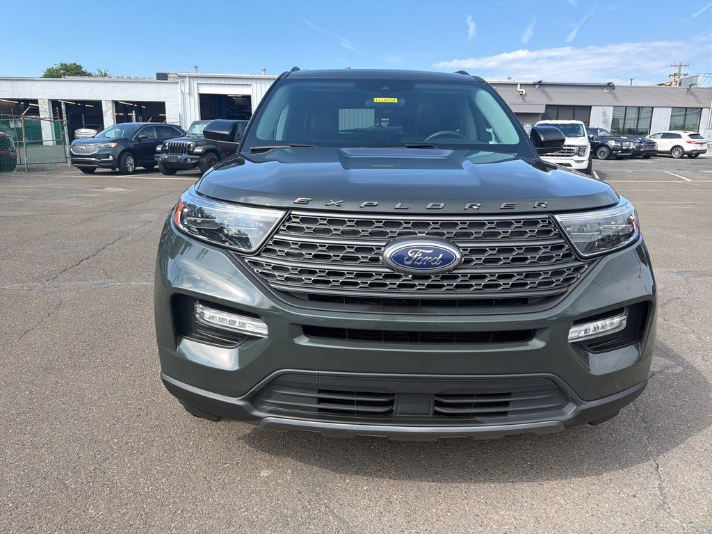 Used 2024 Ford Explorer XLT w/ Equipment Group 202A AWD/4WD image 8