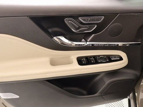 New 2026 Lincoln Corsair Premiere image 16