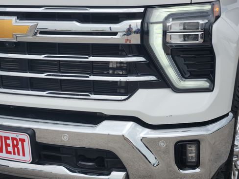 Used 2024 Chevrolet Silverado 2500 LTZ w/ LTZ Premium Package AWD/4WD image 8