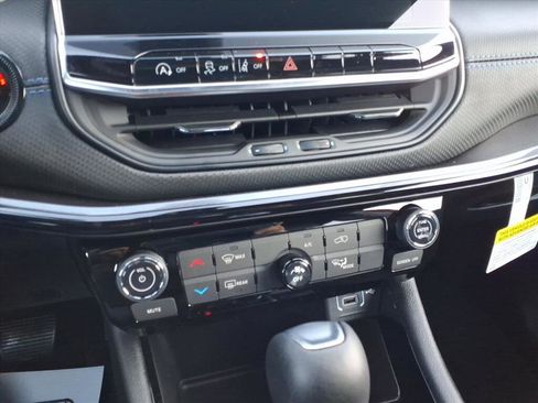 New 2026 Jeep Compass Latitude image 19