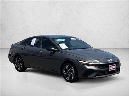 Certified 2025 Hyundai Elantra Sport FWD image 3