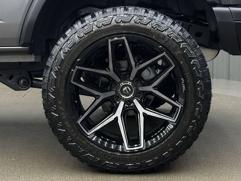 Used 2025 Ford Bronco Badlands w/ Black Appearance Package AWD/4WD image 12