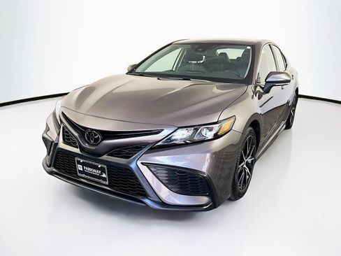 Used 2023 Toyota Camry SE FWD image 3