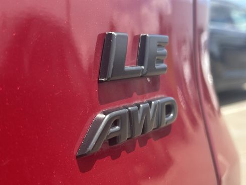 Used 2019 Toyota RAV4 LE AWD/4WD image 9