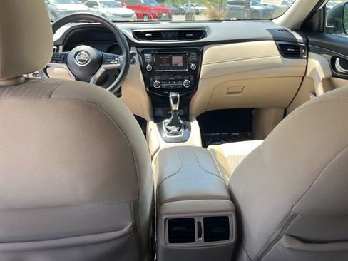 Used 2018 Nissan Rogue SV w/ Sun & Sound Touring Package FWD image 17