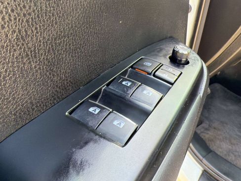 Used 2018 Toyota Highlander Limited Platinum FWD image 28