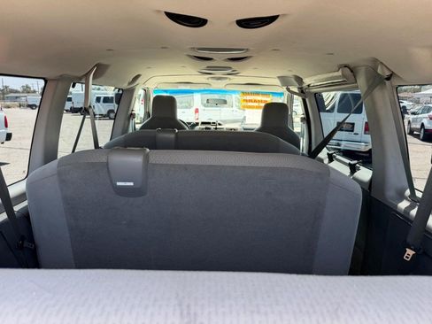 Used 2009 Ford E-350 and Econoline 350 Super Duty Wagon RWD image 32