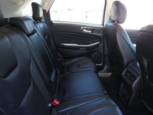 Used 2019 Ford Edge Titanium FWD image 11