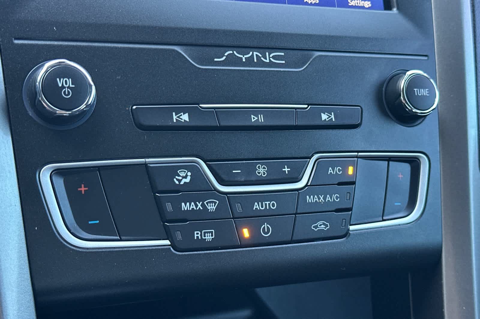 Certified 2020 Ford Fusion SE FWD image 20
