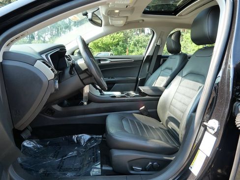 Used 2014 Ford Fusion SE w/ Equipment Group 202A FWD image 15