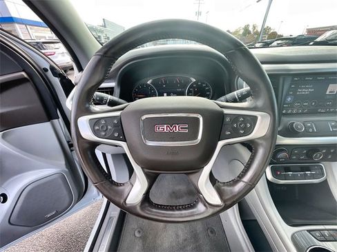 Certified 2021 GMC Acadia SLT w/ Preferred Package image 11