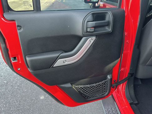 Used 2015 Jeep Wrangler Unlimited Rubicon w/ Connectivity Group image 20