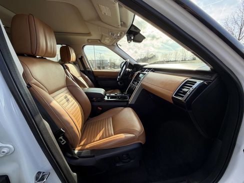 Used 2019 Land Rover Discovery HSE Luxury image 14