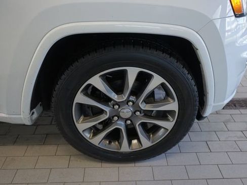 Used 2018 Jeep Grand Cherokee Overland AWD/4WD image 16