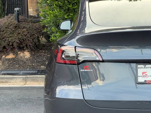 Used 2020 Tesla Model Y Long Range AWD/4WD image 15