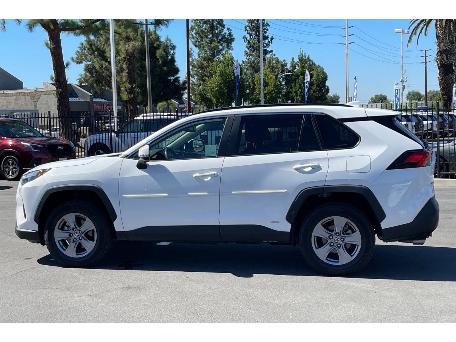 Used 2023 Toyota RAV4 LE AWD/4WD image 3