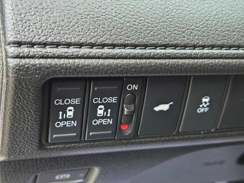 Used 2025 Honda Odyssey EX-L image 16