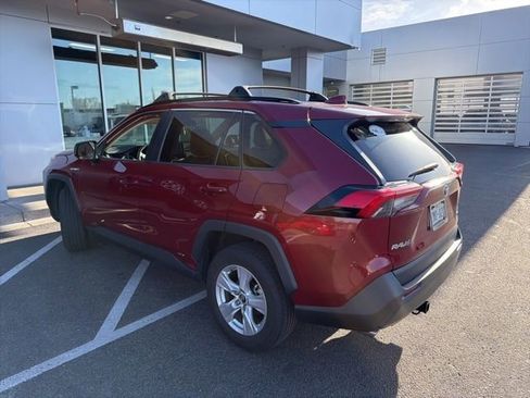 Used 2019 Toyota RAV4 LE w/ Carpet Mat Package AWD/4WD image 4