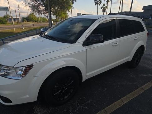 Used 2019 Dodge Journey SE w/ Blacktop Package image 1