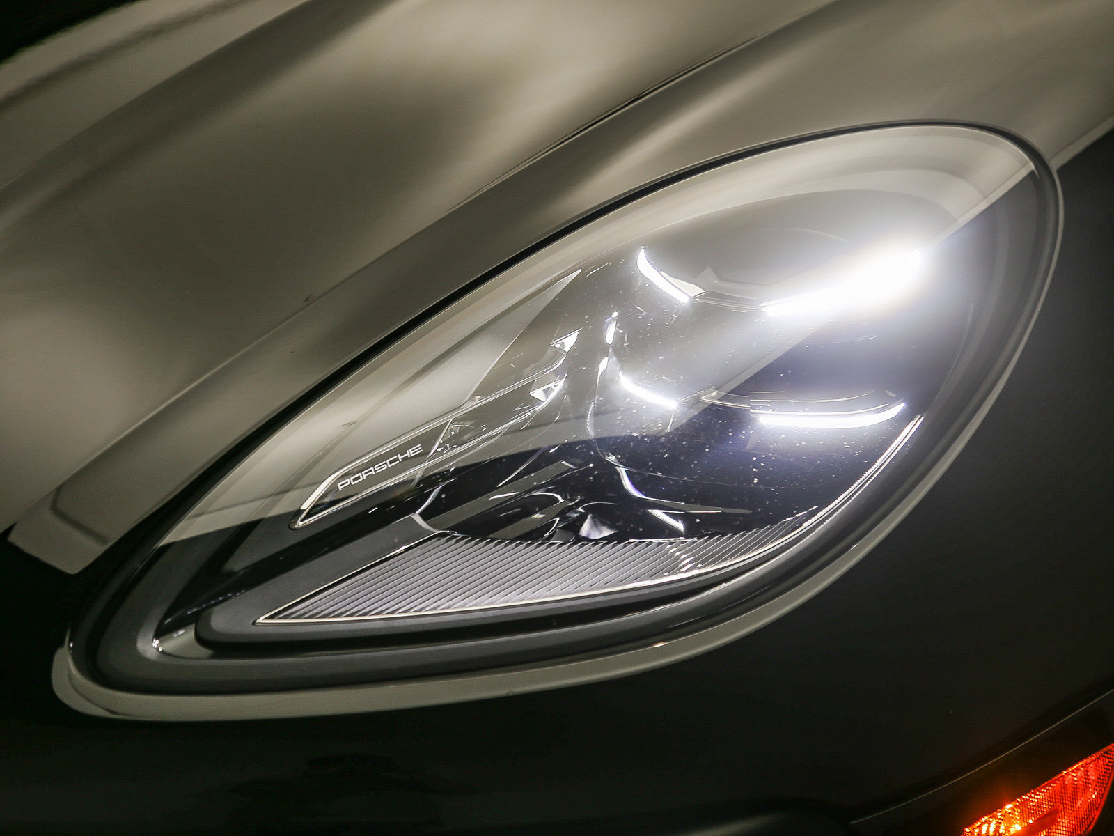 Certified 2023 Porsche Macan AWD/4WD image 11