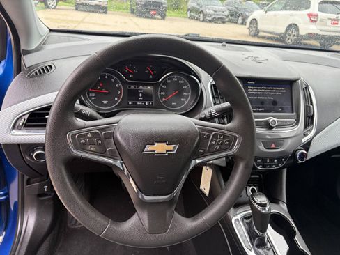 Used 2019 Chevrolet Cruze LT FWD image 12