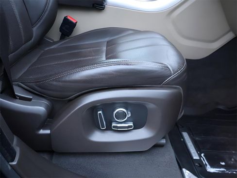 Used 2017 Land Rover Range Rover Sport HSE image 11