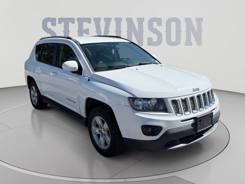 Used 2017 Jeep Compass Latitude FWD image 7
