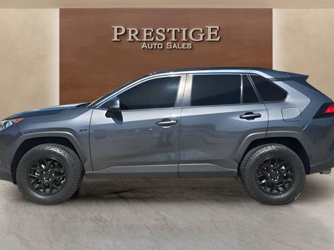 Used 2021 Toyota RAV4 XLE image 3