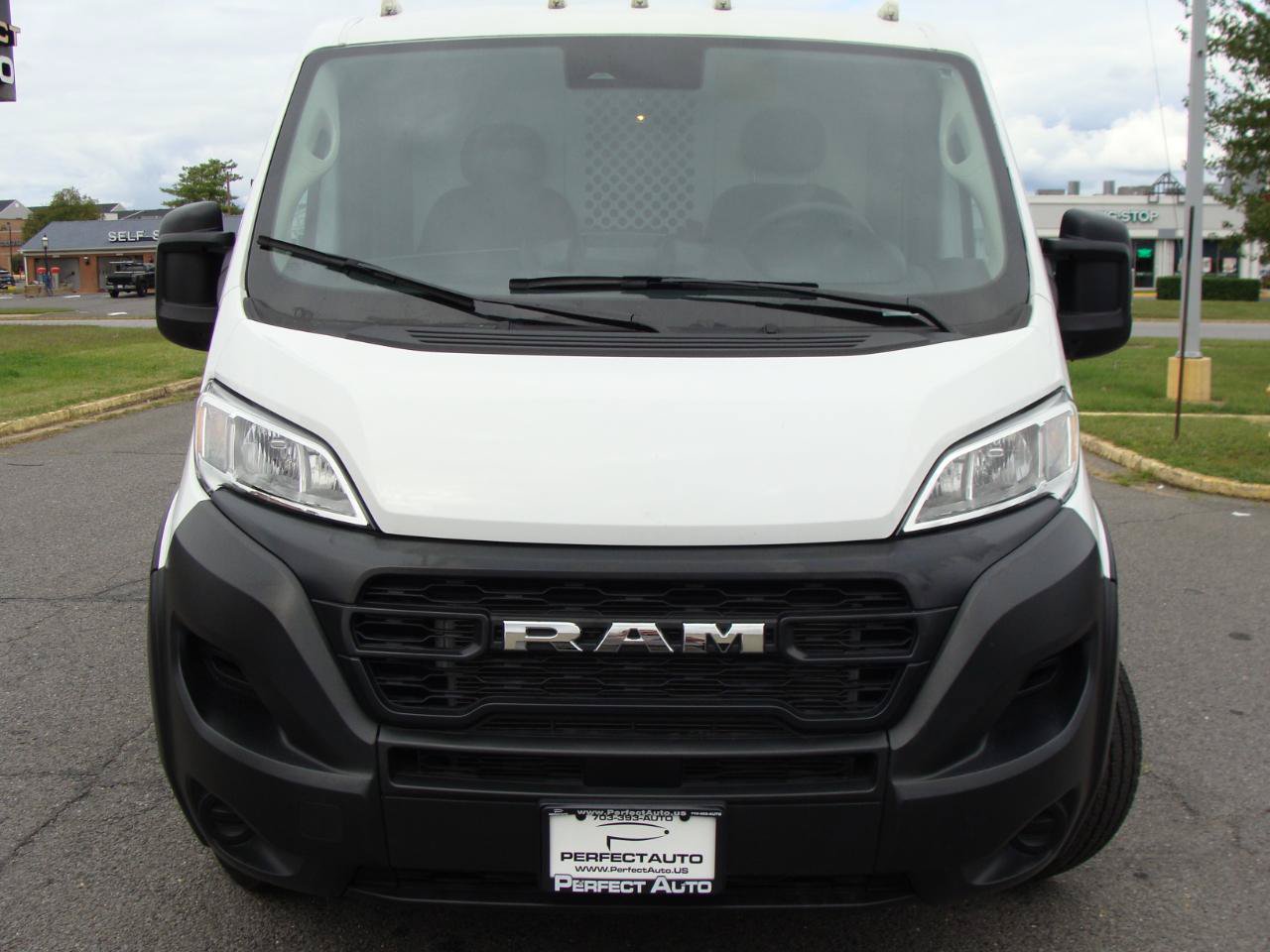 Used 2023 RAM ProMaster 2500 FWD image 2