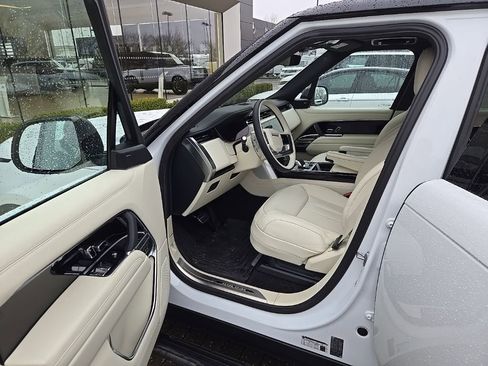 Certified 2023 Land Rover Range Rover SE image 16