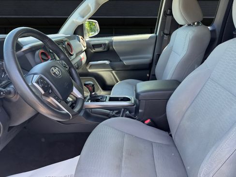 Used 2016 Toyota Tacoma SR5 RWD image 2