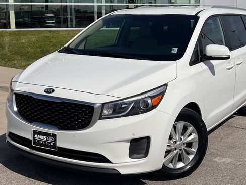 Used 2017 Kia Sedona LX w/ LX Essentials Premium Package FWD image 2