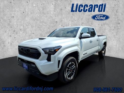 Used 2025 Toyota Tacoma TRD Sport AWD/4WD image 3