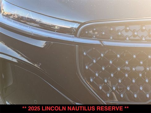 Used 2025 Lincoln Nautilus Reserve image 18
