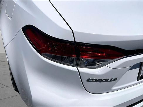 Used 2021 Toyota Corolla LE FWD image 28