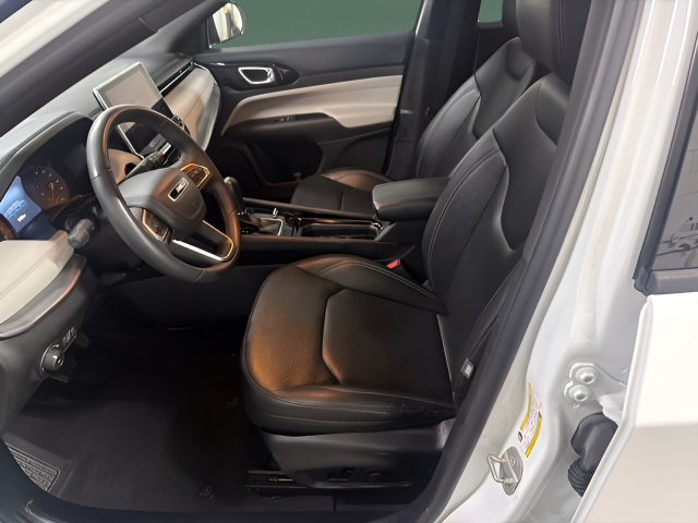 Used 2025 Jeep Compass Limited AWD/4WD image 12