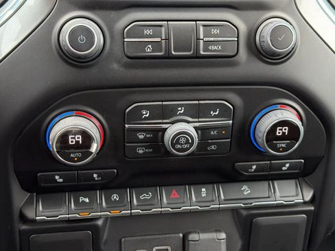 Used 2022 Chevrolet Silverado 1500 RST AWD/4WD image 19