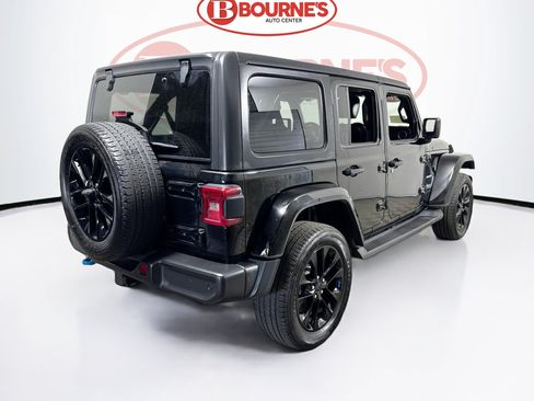 Used 2023 Jeep Wrangler Unlimited Sahara w/ Cold Weather Group AWD/4WD image 11