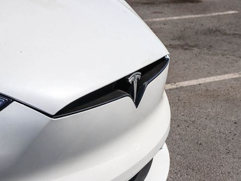 Used 2023 Tesla Model X Plaid image 5