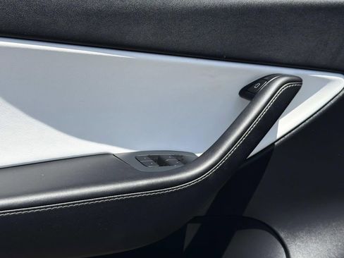 Used 2021 Tesla Model Y Long Range AWD/4WD image 17