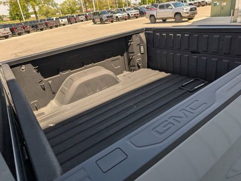 Used 2024 GMC Sierra 1500 AT4 w/ Technology Package AWD/4WD image 16