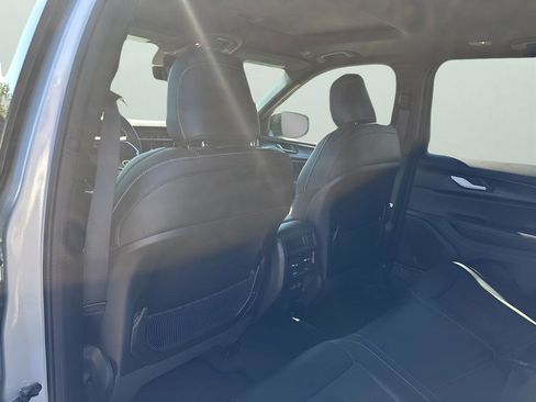 New 2025 Jeep Grand Cherokee Altitude image 18