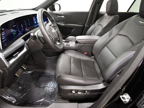 Used 2024 Cadillac XT4 Sport image 14