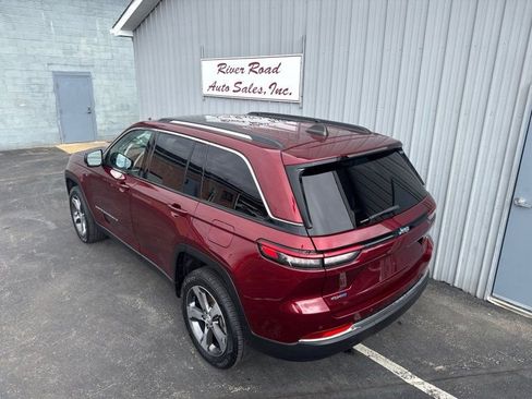 Used 2023 Jeep Grand Cherokee 4WD 4xe image 11