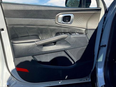 Used 2023 Kia Sorento SX image 12