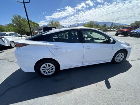 Used 2016 Toyota Prius Two FWD image 4