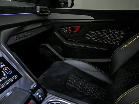 Used 2023 Lamborghini Urus Performante AWD/4WD image 38